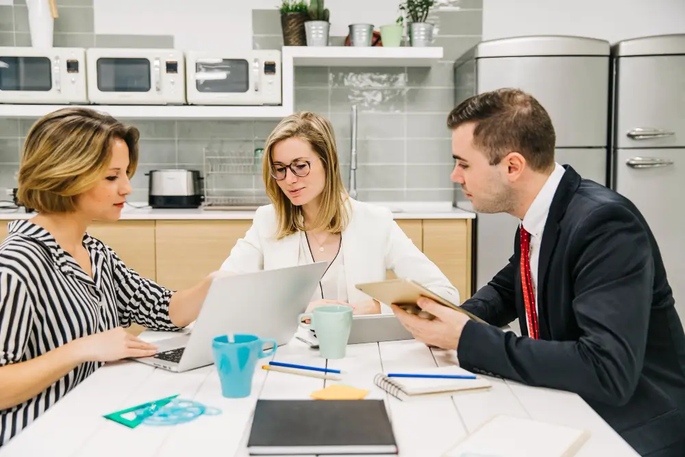 Working with Lawyers in Canada: Independent Counsel for Everyone