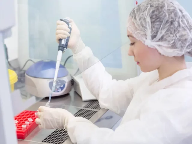 IVF & Embryo Labs in Illinois: FDA-Registered Facilities