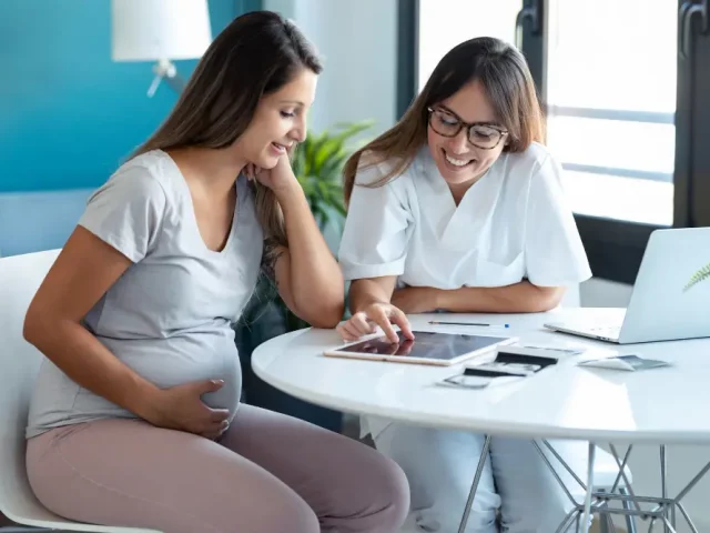 Surrogacy Agencies vs IVF Clinics: Roles, Responsibilities & How They Work Together